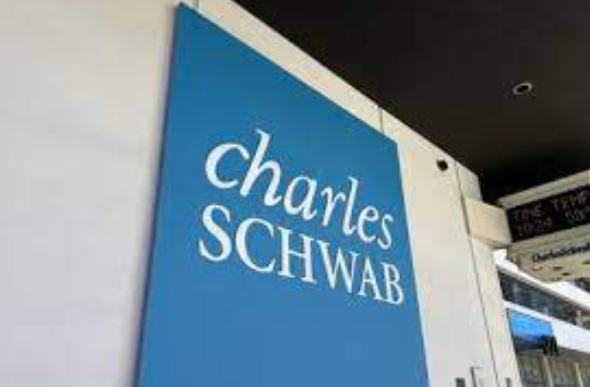 Charles Schwab Experiences Substantial Growth in Q4 ETF Assets Driven by Equity Momentum